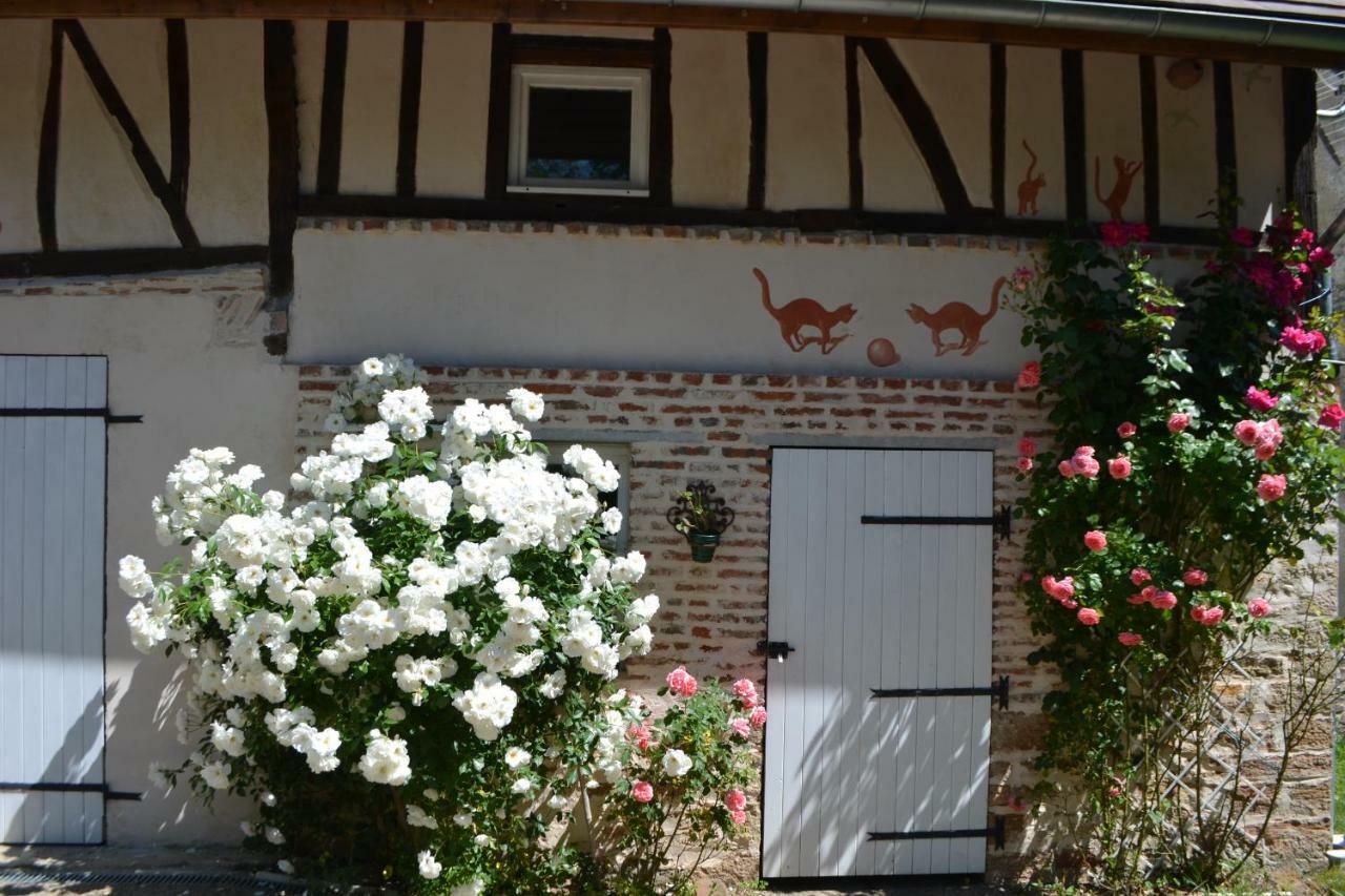 La Licorne Bed and Breakfast Lamarche-Sur-Saone Eksteriør billede